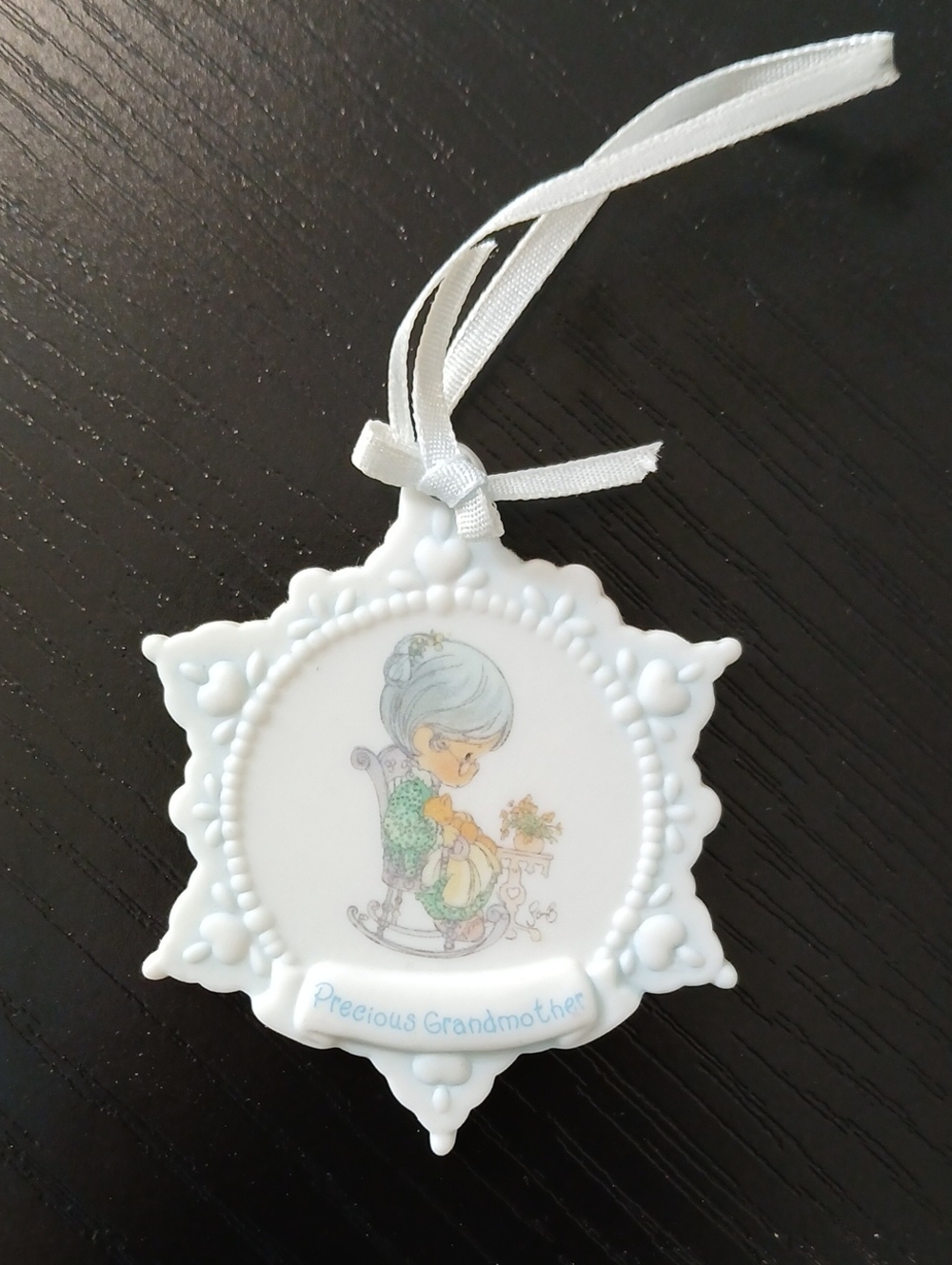 💕Precious Moments 1998 Merry Christmas Grandmother Ceramic Ornament with Ribbon